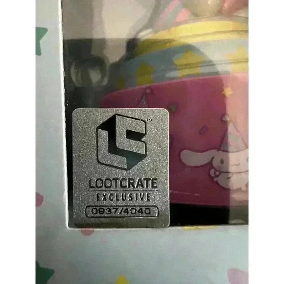 Hello‎ kitty 60th anniversary cake figurine - Picture 4 of 8